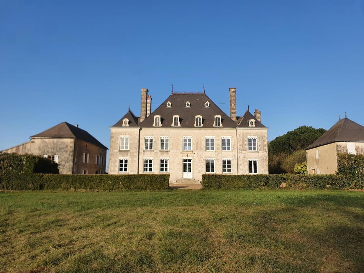 Domaine De La Briouse Bed and Breakfast Sanxay Εξωτερικό φωτογραφία