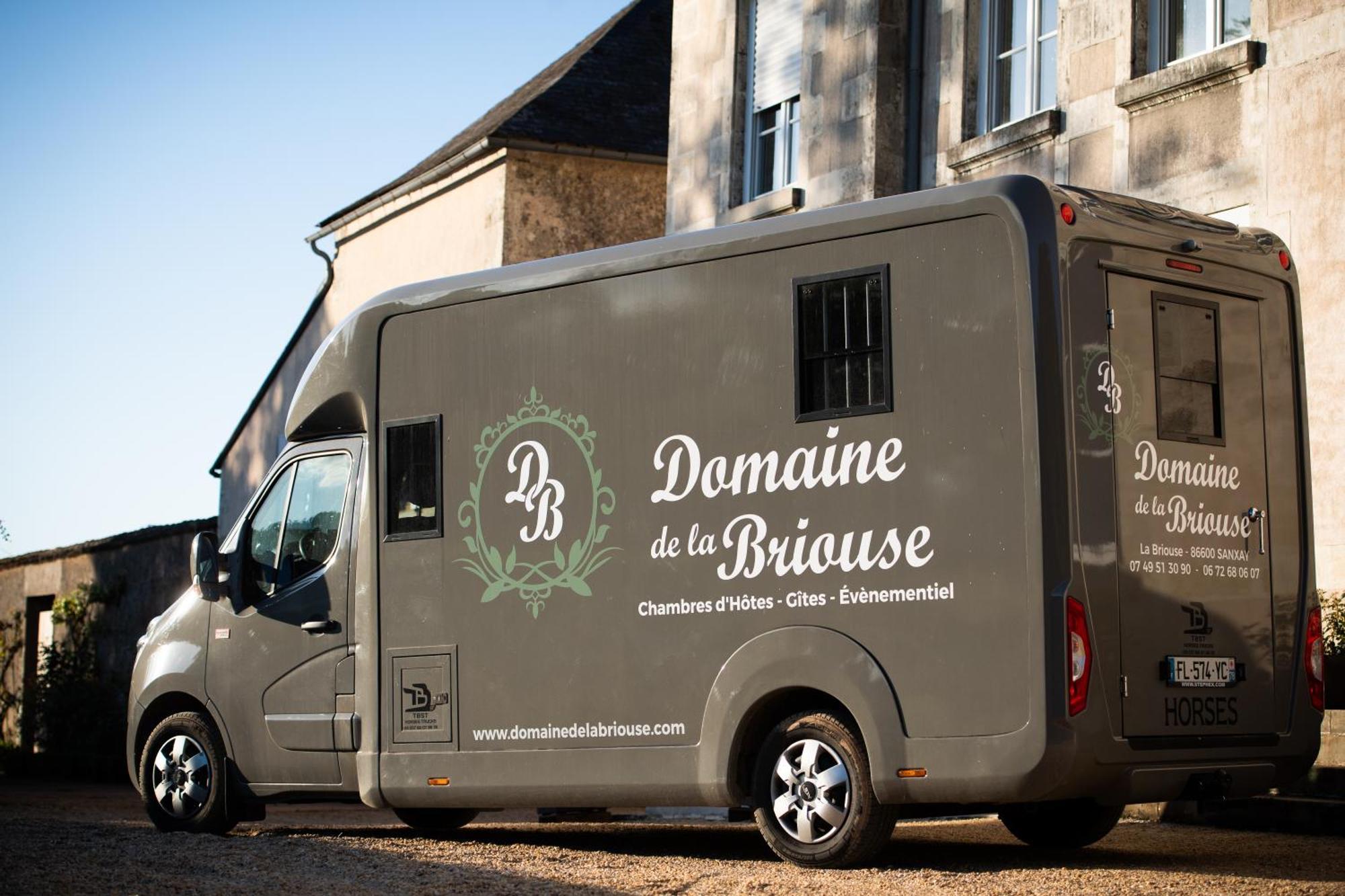 Domaine De La Briouse Bed and Breakfast Sanxay Εξωτερικό φωτογραφία